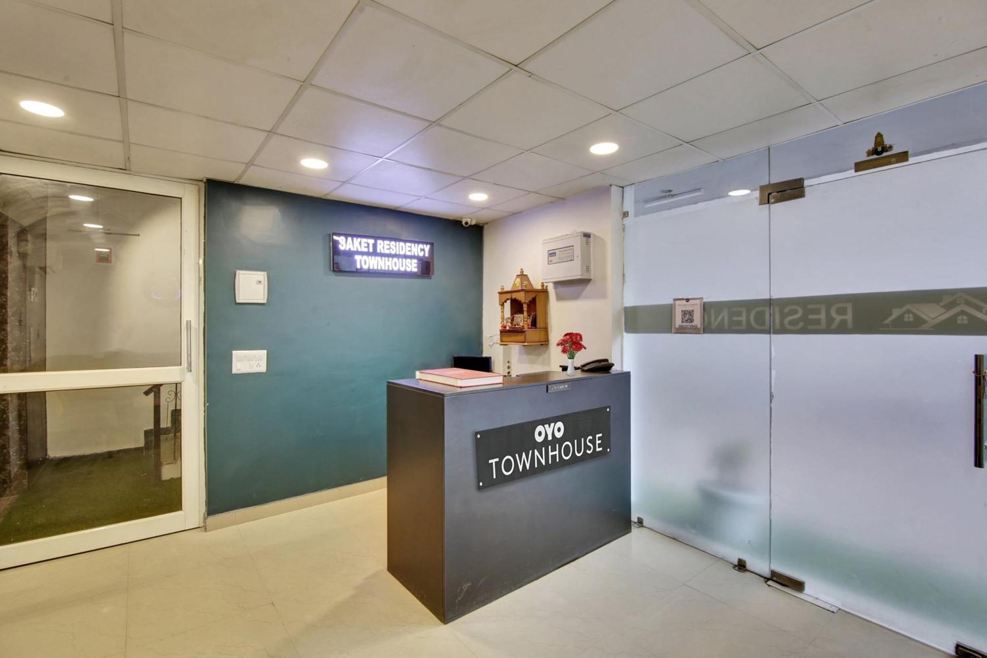 Super Townhouse Saket Residency Near Saket Metro