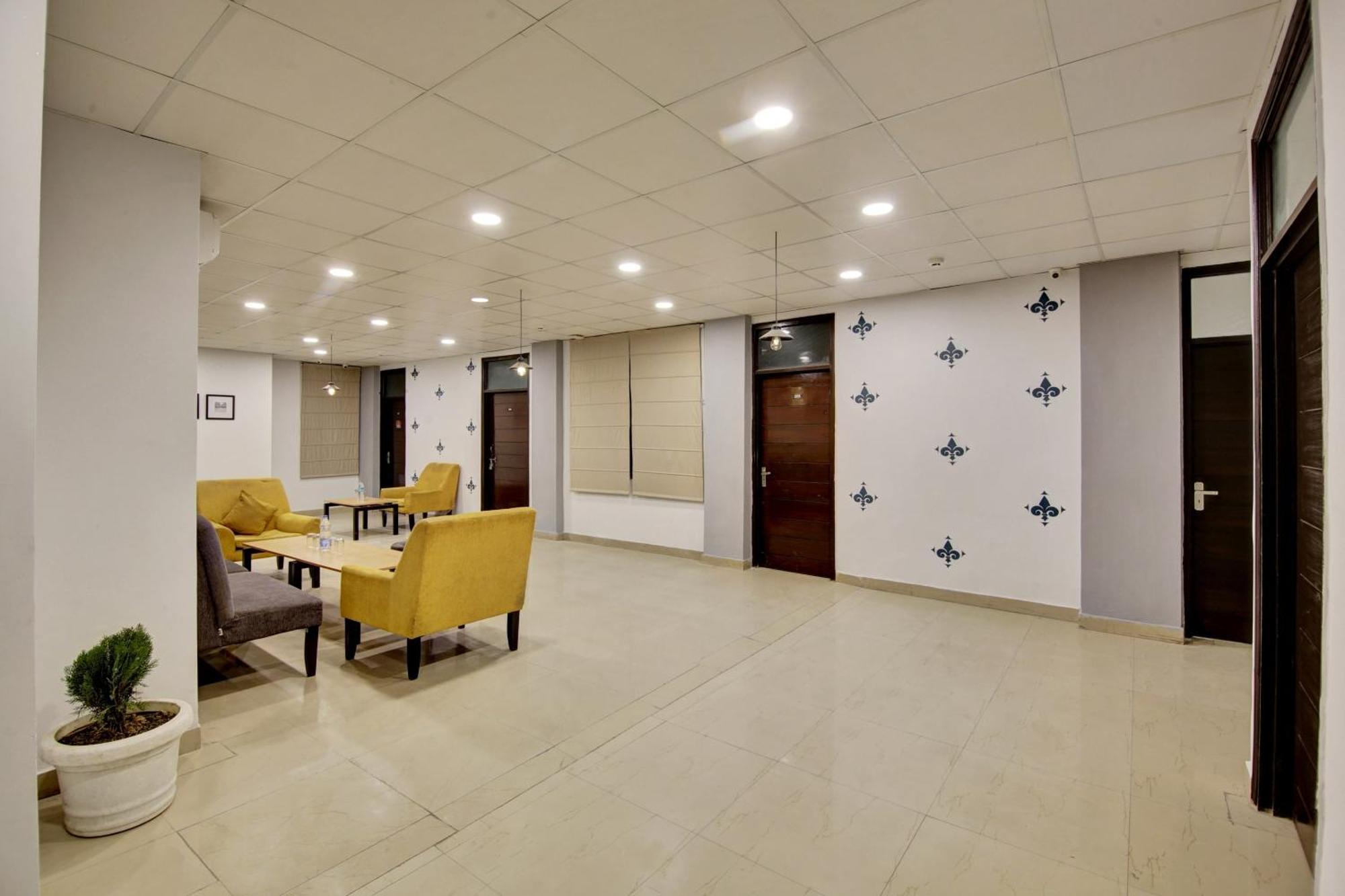 Super Townhouse Saket Residency Near Saket Metro
