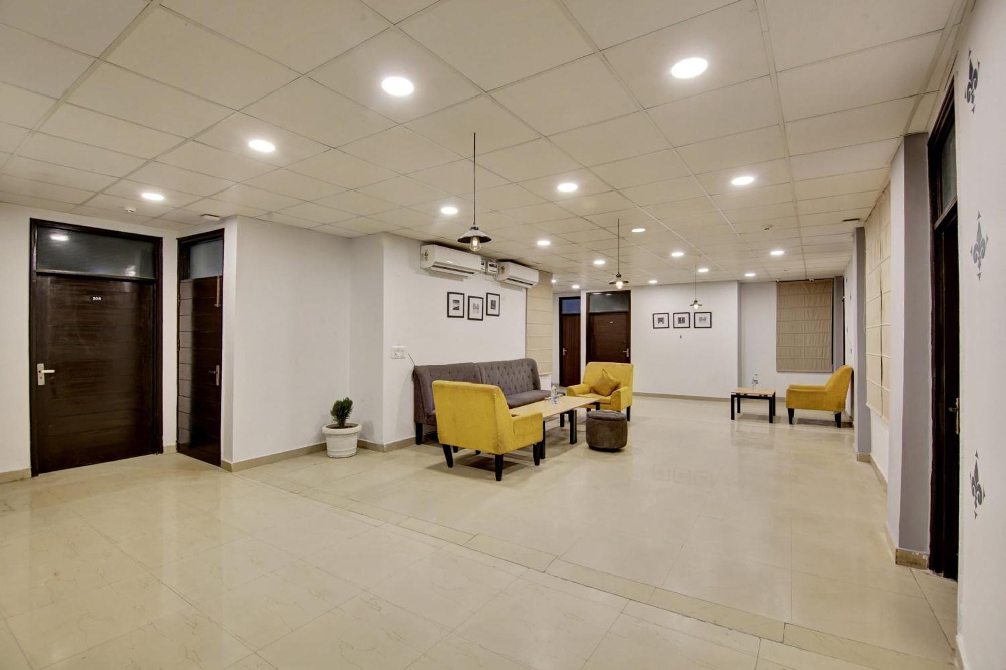 Super Townhouse Saket Residency Near Saket Metro Hotel New Delhi