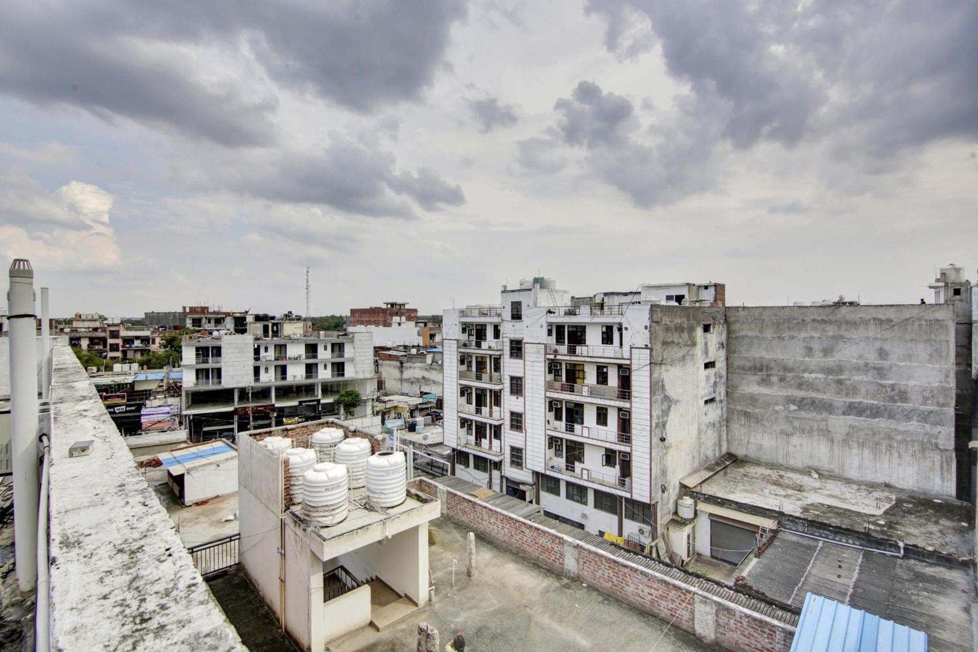 Hotel Super Townhouse Saket Residency Near Saket Metro *