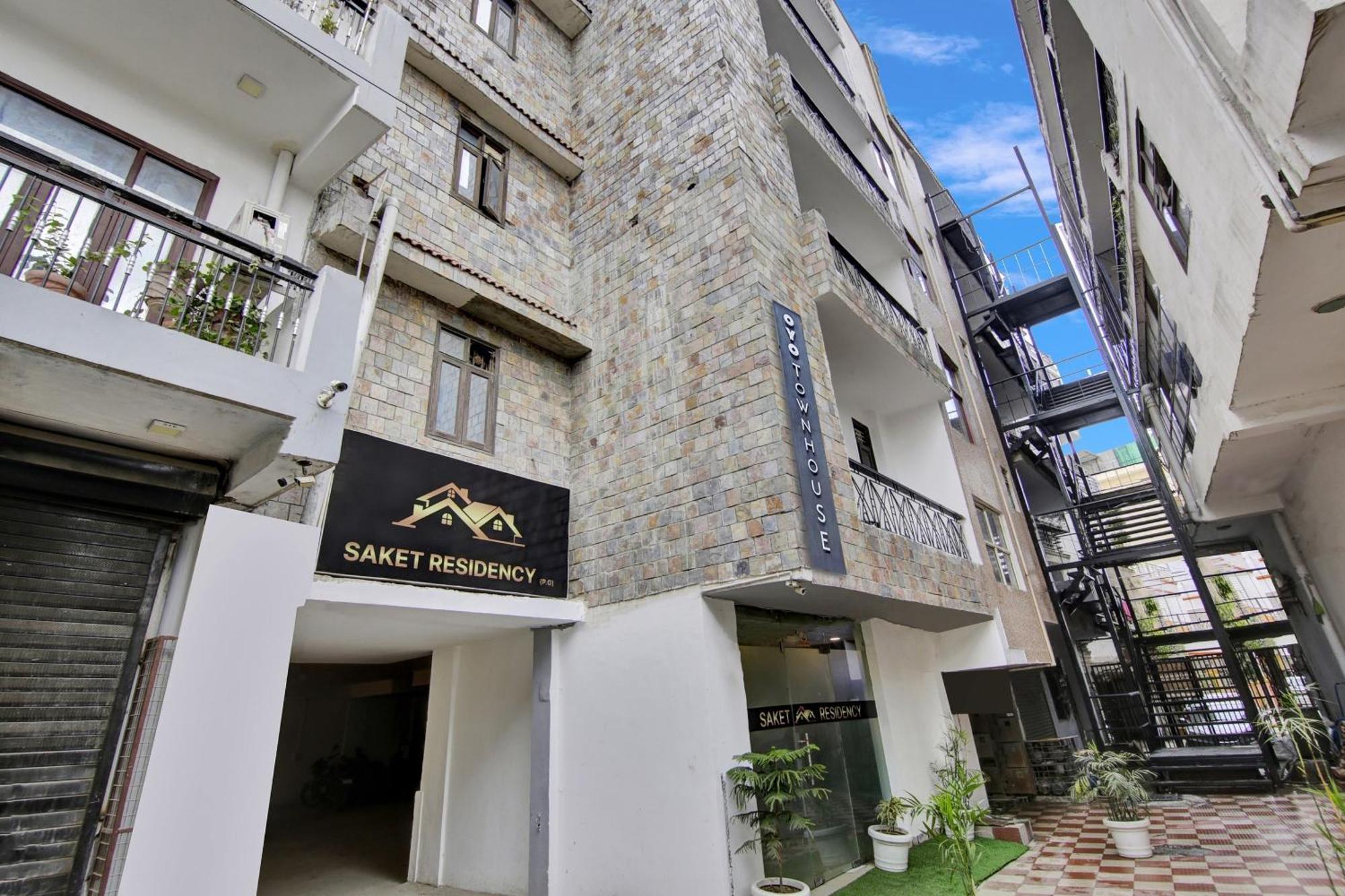 Super Townhouse Saket Residency Near Saket Metro New Delhi