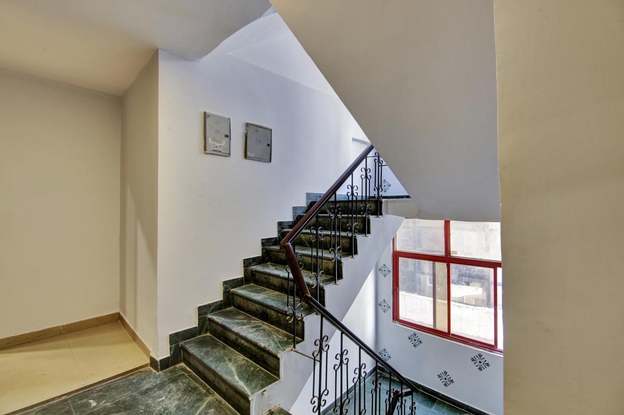 Super Townhouse Saket Residency Near Saket Metro