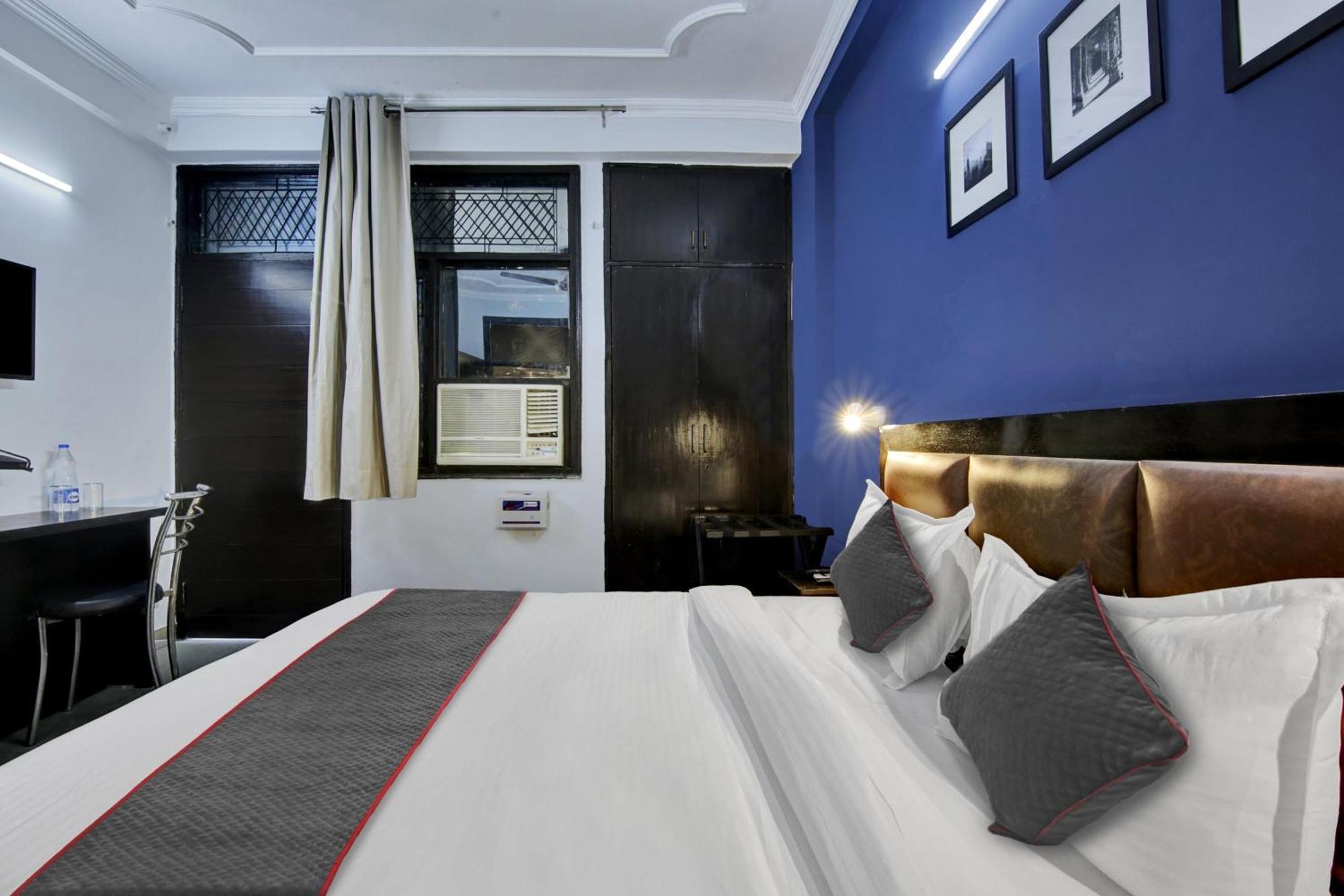 Super Townhouse Saket Residency Near Saket Metro * New Delhi