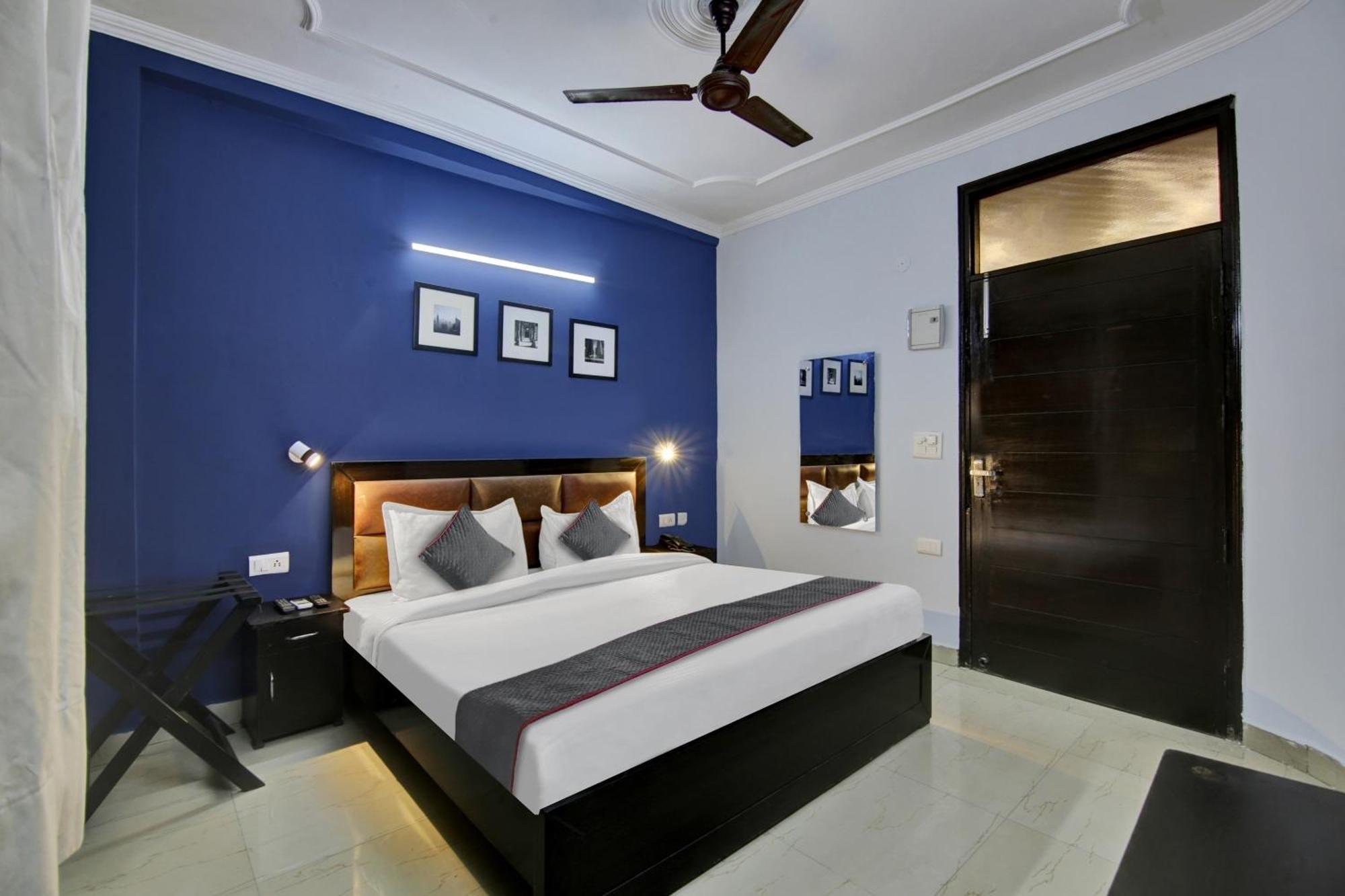 Super Townhouse Saket Residency Near Saket Metro
