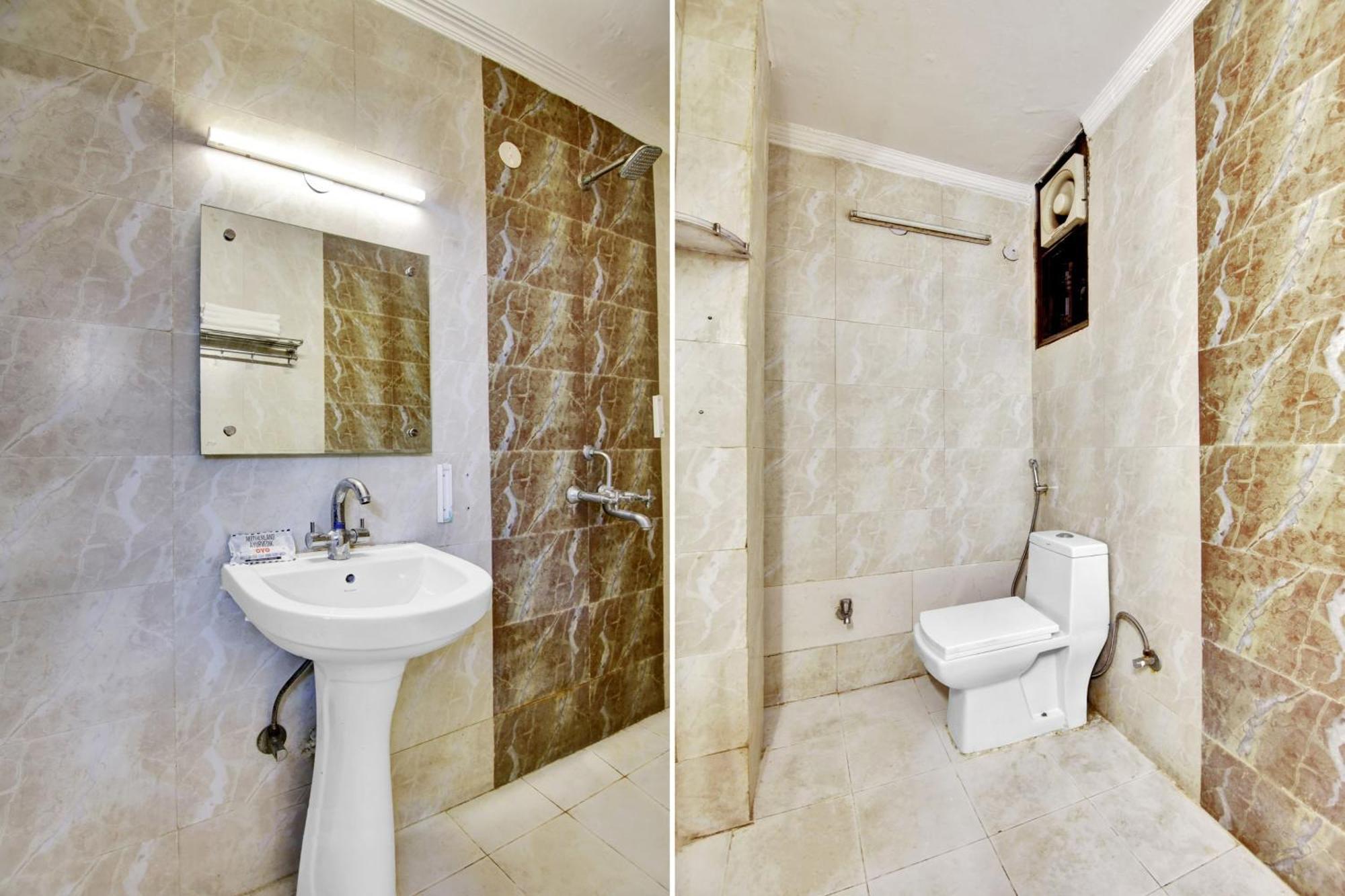 Super Townhouse Saket Residency Near Saket Metro Hotel