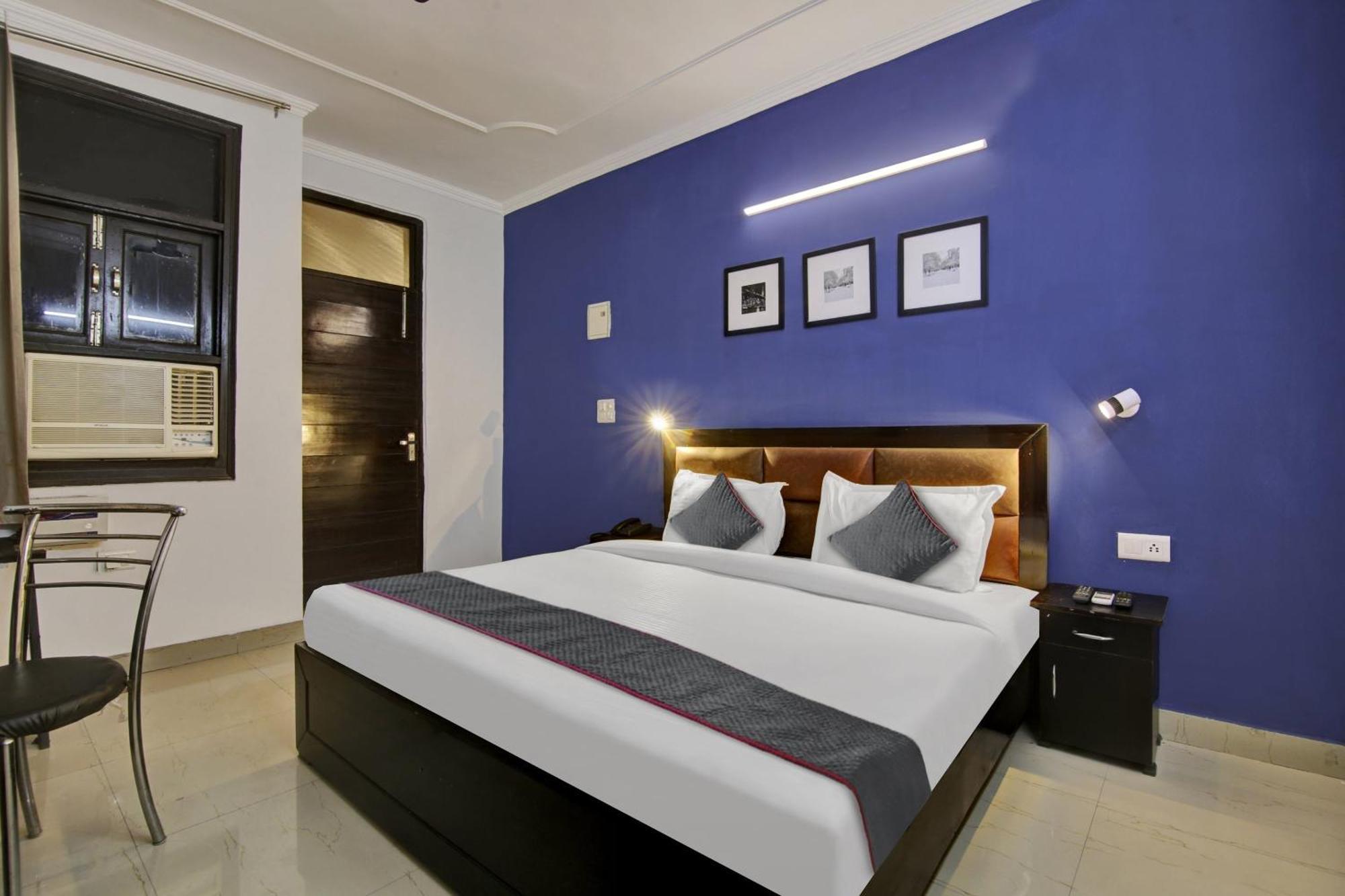Hotel Super Townhouse Saket Residency Near Saket Metro *