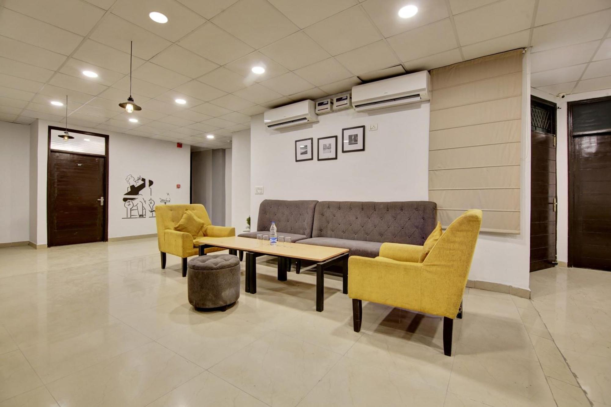 Townhouse Saket Residency Near Saket Metro Hotel