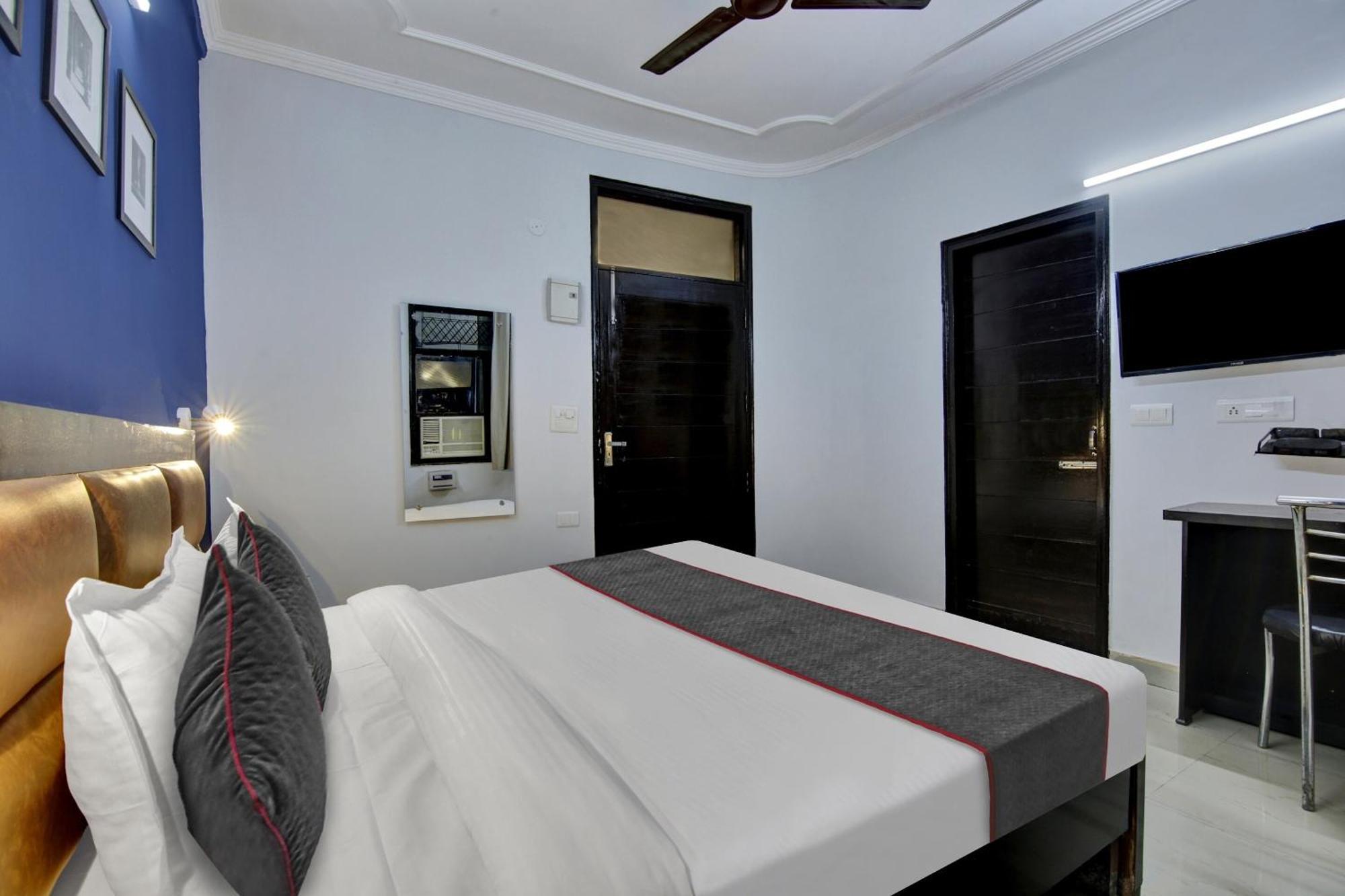 Hotel Townhouse Saket Residency Near Saket Metro *