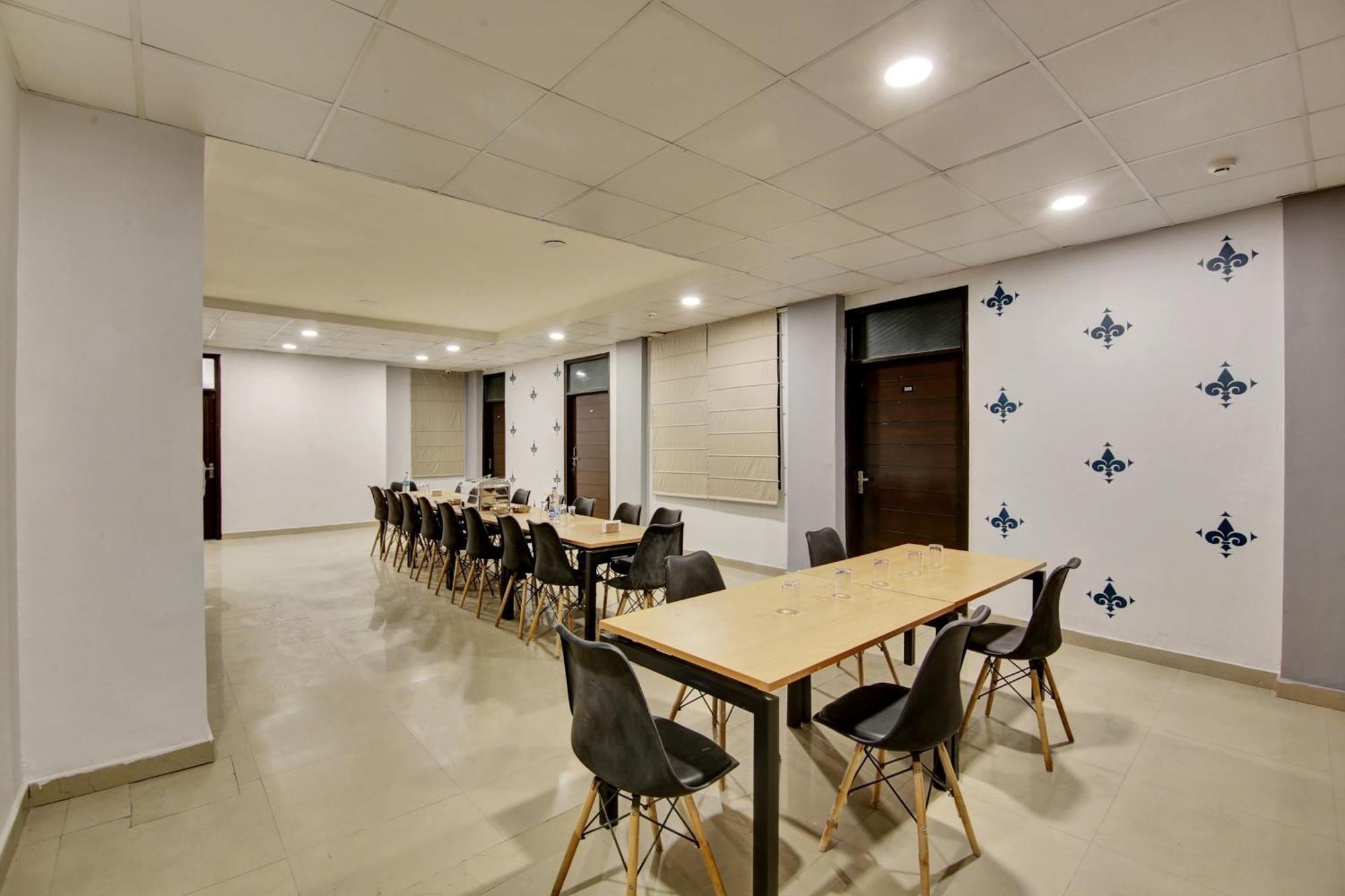 Townhouse Saket Residency Near Saket Metro